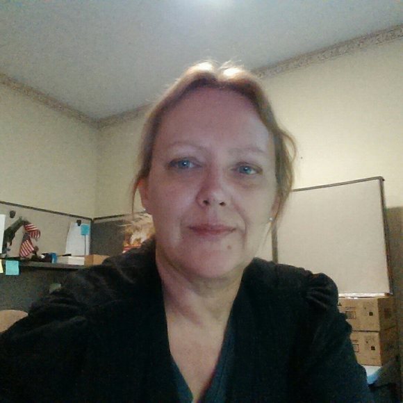 Meet your Posher, Debbie - Picture 1 of 1